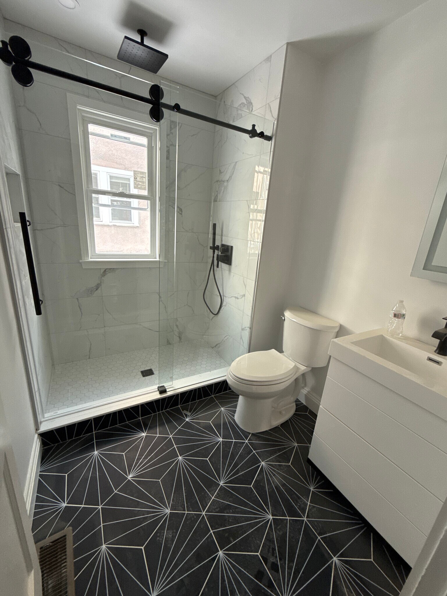 Building Photo - 18 Princeton St