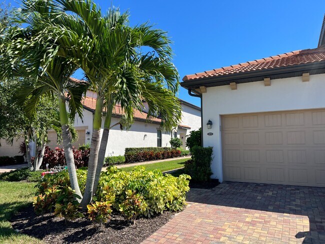 Building Photo - 1622 Oceania Dr S