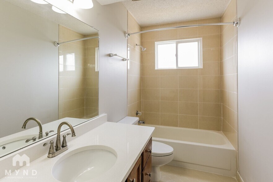 Building Photo - 4429 Richmond Oaks Dr