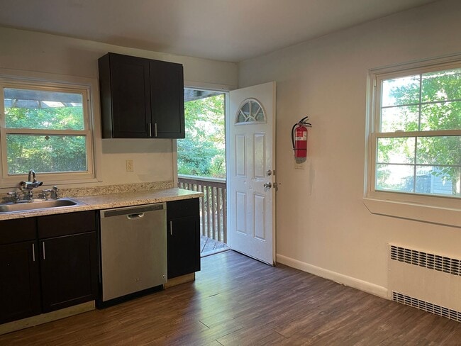 Building Photo - **100 SICARD ST** Basement+Driveway+Off-Street Parking+Free Washer/Dryer+Deck+Backyard