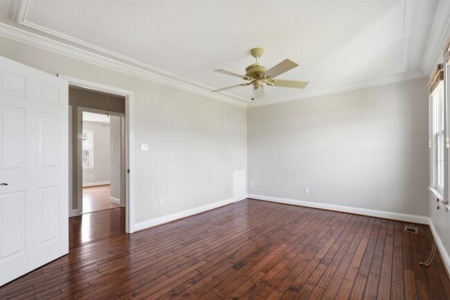 Building Photo - 1042B Margate Ct