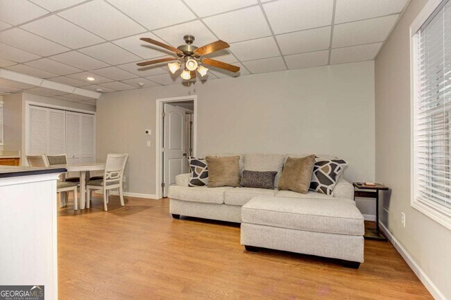 Building Photo - 2535 Hickory Rd