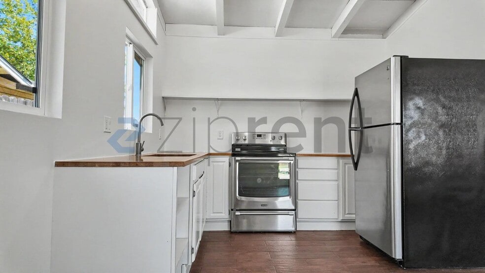 Building Photo - Unit