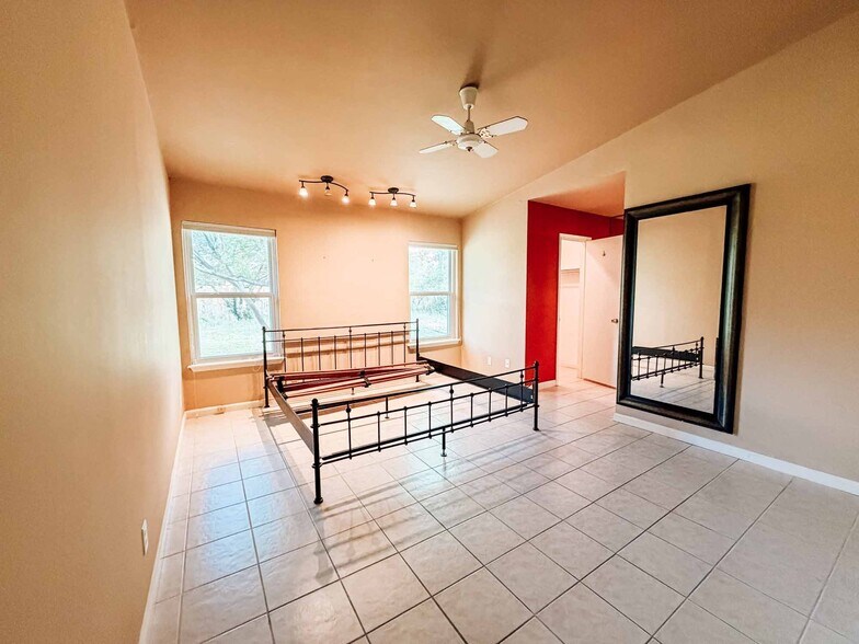 Building Photo - 5807 Burnhill Dr