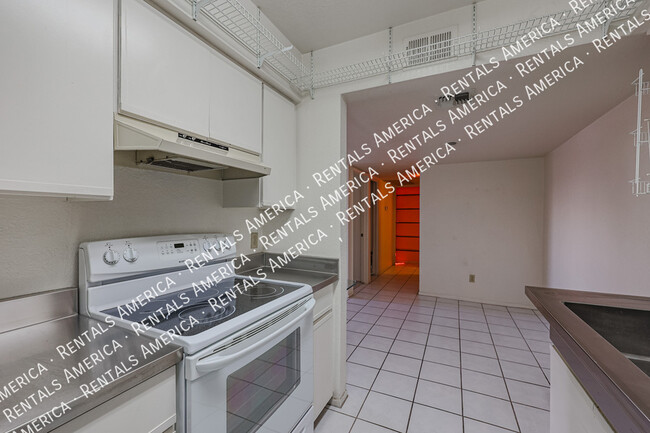 Building Photo - 5035 N 17th Ave