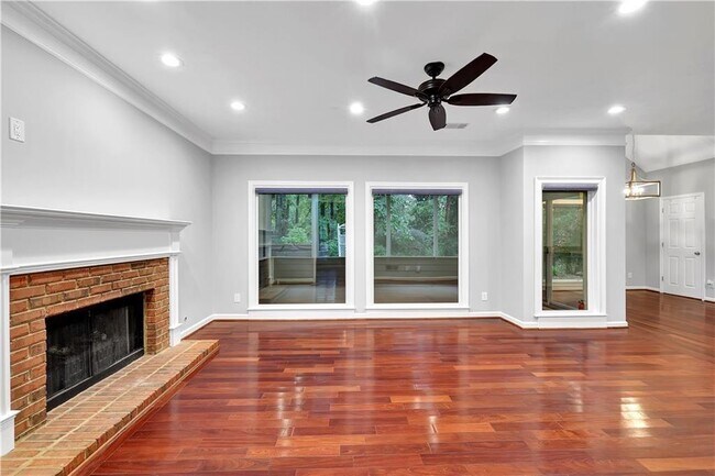 Building Photo - 4825 Chesterfield Ct