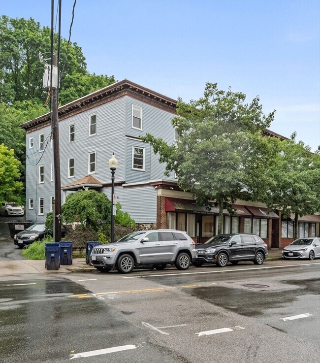 Building Photo - 570 Washington St