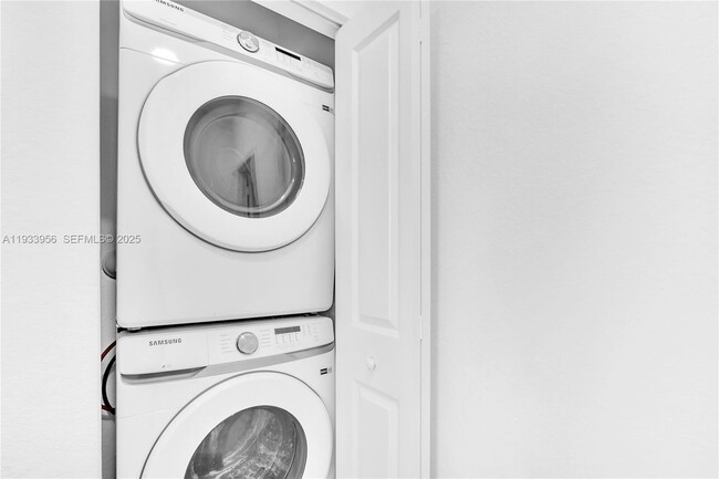 Building Photo - 12002 NW 47th Manor