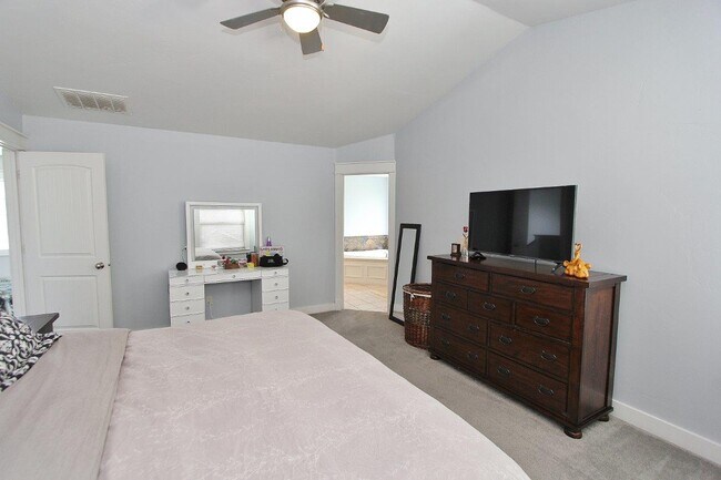 Building Photo - 3689 N Colbourne Way