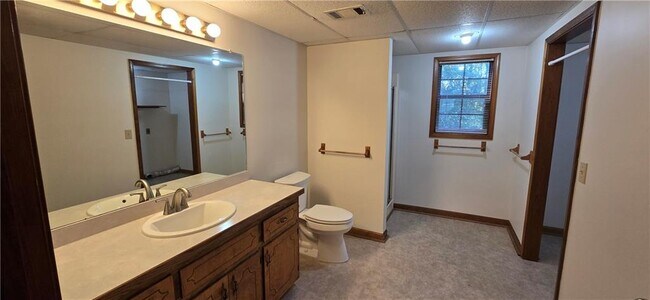 Building Photo - 303 Cacique Ct