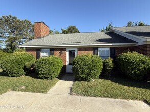 Building Photo - 1200 Peyton Cir