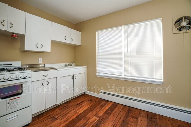 Building Photo - 1443 Nightingale Rd