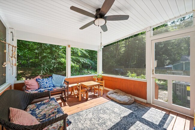 Building Photo - Charming 3br 2ba Saltbox Home in Peaceful,...