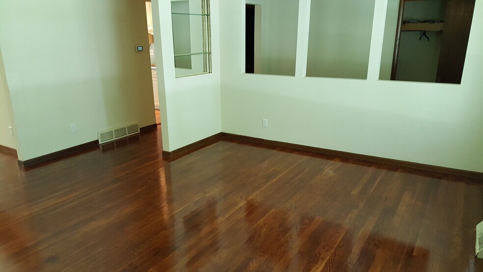 Building Photo - 4167 Marland Dr