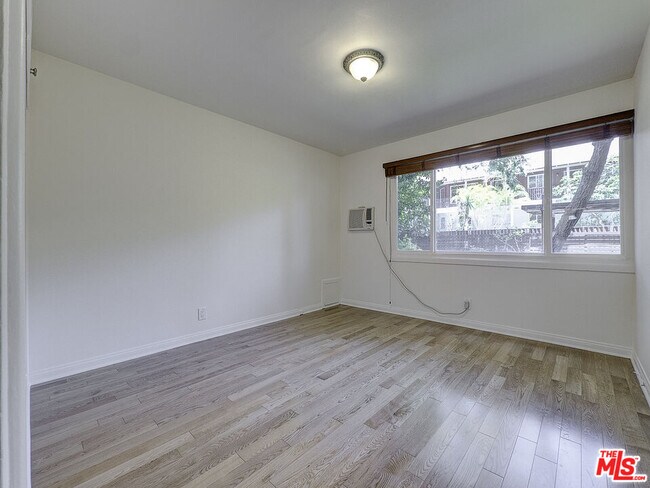 Building Photo - 1217 N Crescent Heights Blvd