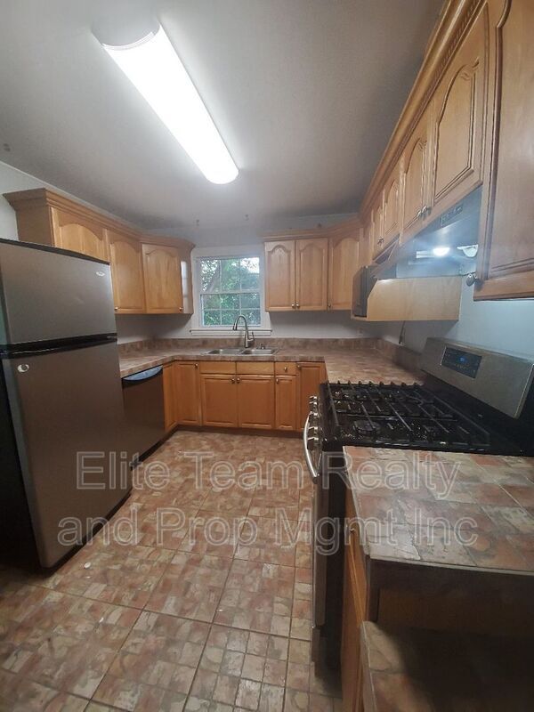Building Photo - 4918 White Oak Rd