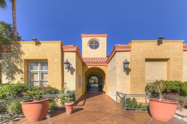Building Photo - 220 E Flamingo Rd