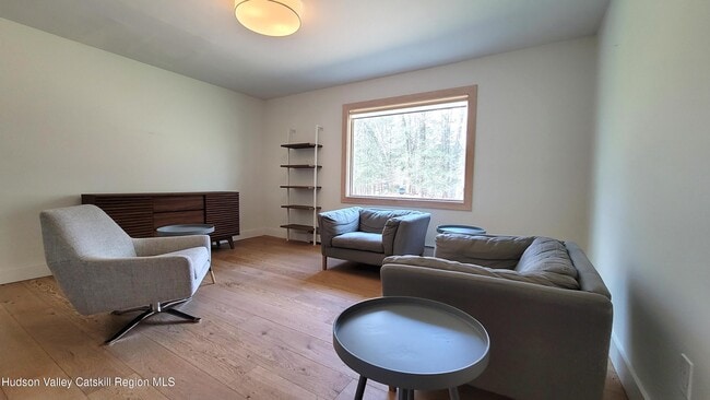 Building Photo - 90 Van Dale Rd