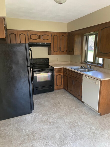 Building Photo - 686 Trailsway Ln