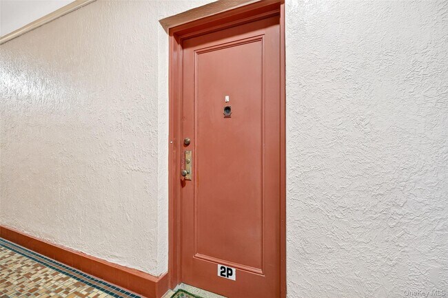 Building Photo - 2 Greenridge Ave