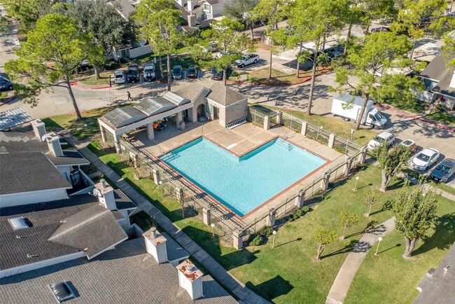 Building Photo - 6239 Ludington Dr