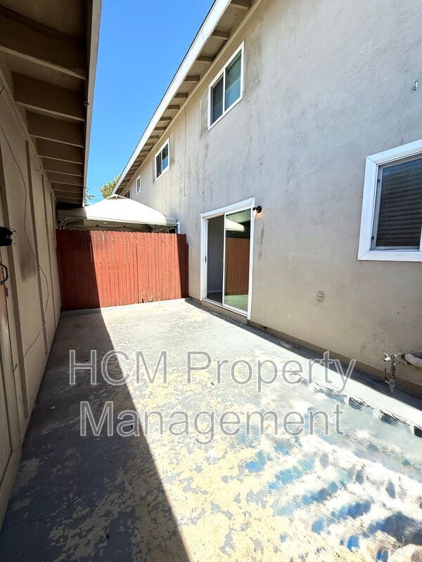 Building Photo - 9757 Cornwall Dr