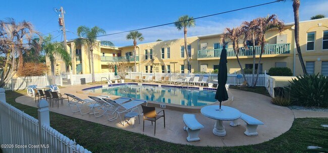 Building Photo - 310 Taylor Ave