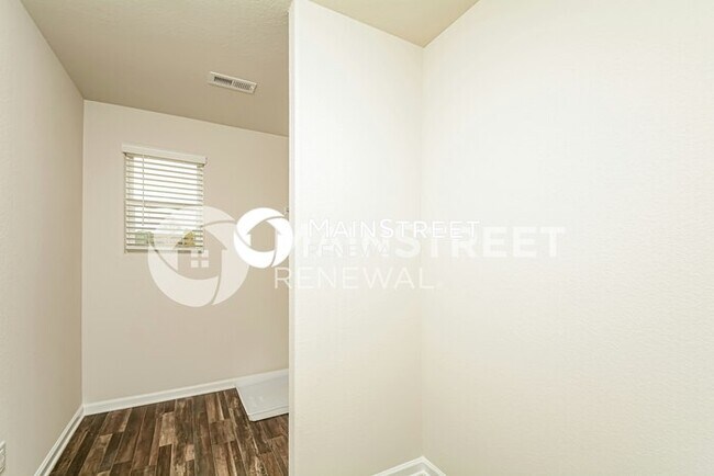 Building Photo - 4 Bedroom Pet-Friendly Home in Zebulon, NC with Main Street Renewal