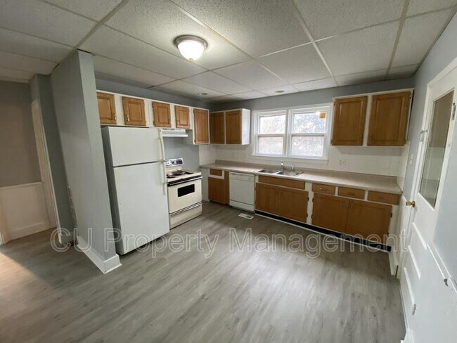 Building Photo - 1601 N Mckinley Ave