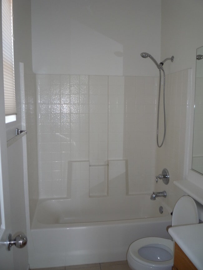 Building Photo - Charming Two-Story Townhome in Union Square