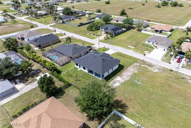 Building Photo - 129 NW 27th Pl