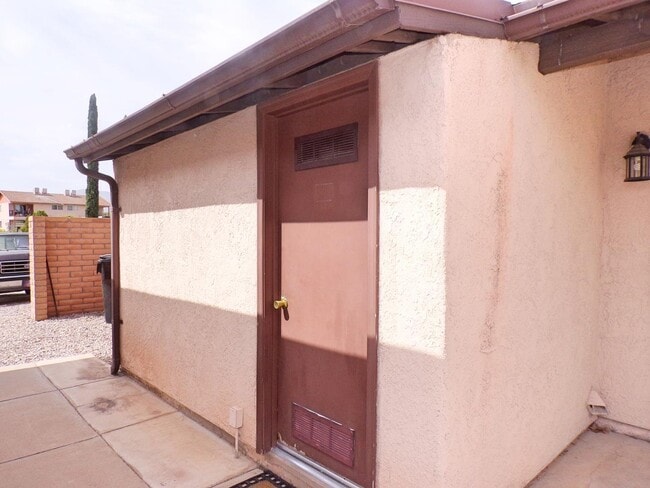 Building Photo - 4135 Calle Barona