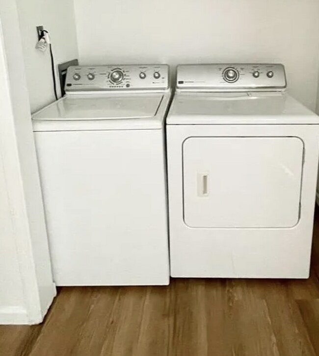 Building Photo - Charming 2 Bed, 1.5 Bath in the Heart of East Nashville