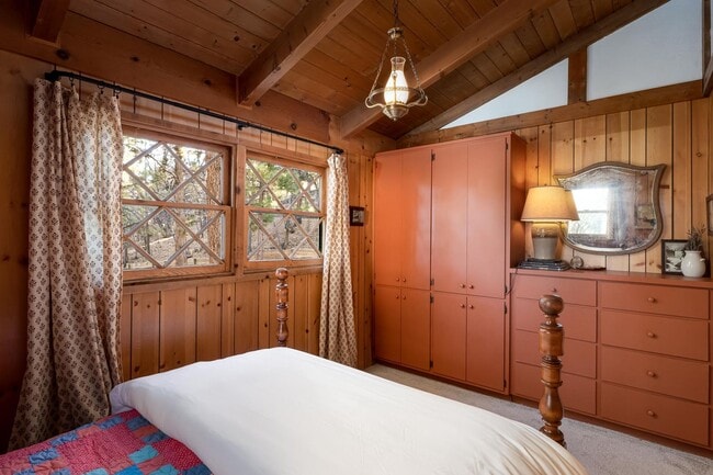 Building Photo - Cozy 2 Bedroom 1 Bathroom Home in Big Bear City