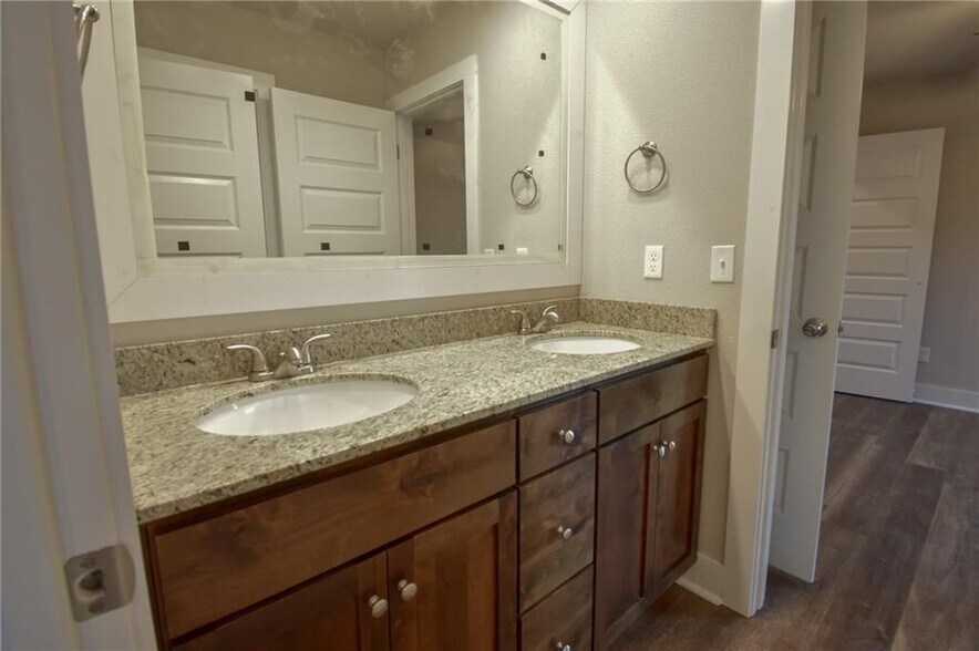 Building Photo - 747 N Malbec Rd