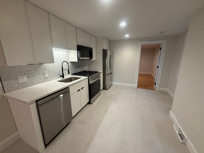 Building Photo - 250 W Fifth St