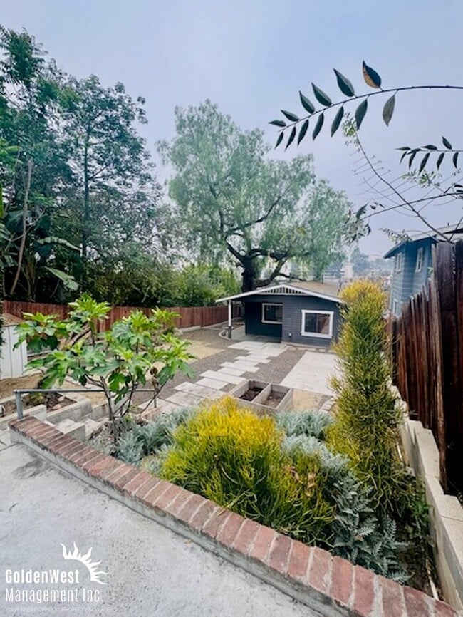 Building Photo - Beautiful 2Bdm 1.5Ba Home in the Heart of Los Angeles
