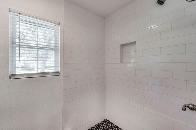 Building Photo - 3403 Sheffield Dr