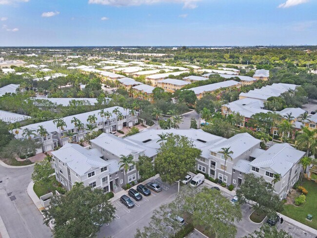 Building Photo - 1013 Shoma Dr