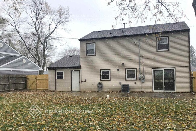 Building Photo - 183 Queenswood Rd