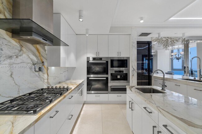 Building Photo - 17749 Collins Ave