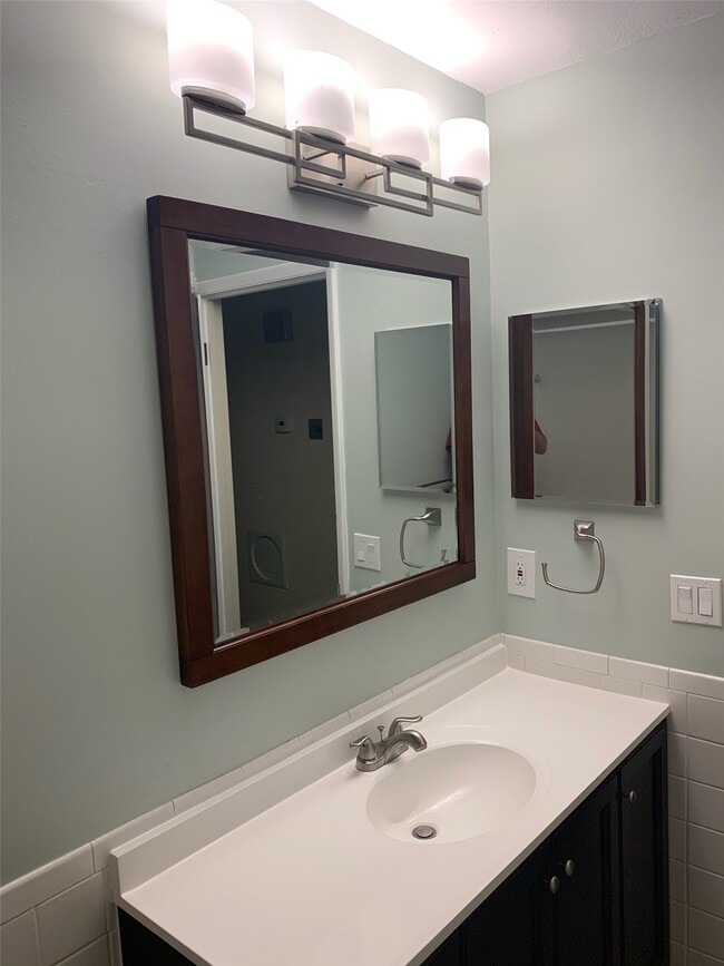 Building Photo - 822 Dutch Mill Dr