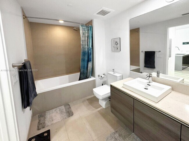 Building Photo - 1080 Brickell Ave
