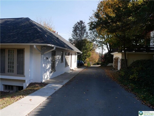 Building Photo - 2110 Walnut St