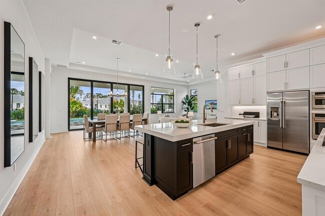 Building Photo - 13621 Le Christine Dr