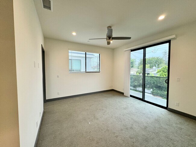 Building Photo - dun8385