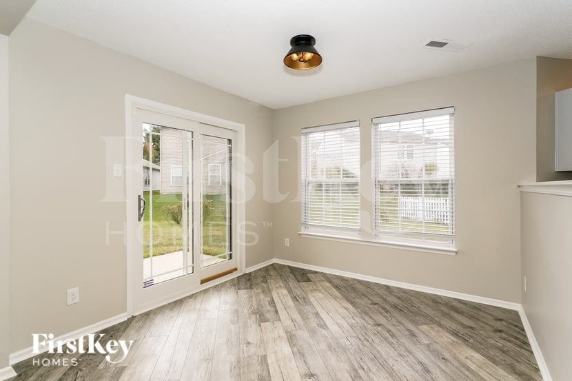 Building Photo - 6909 Maywood Cir