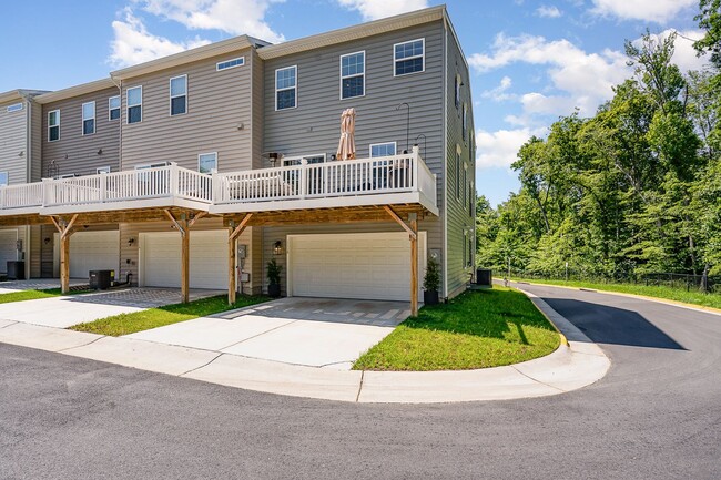 Building Photo - Premier End-Unit Townhome in Valley Run: A...