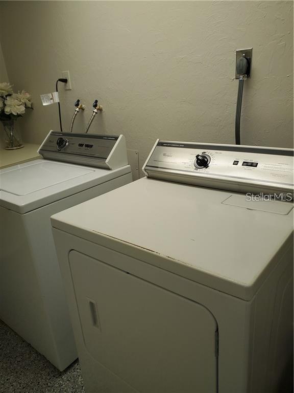 Building Photo - 1050 Longboat Club Rd