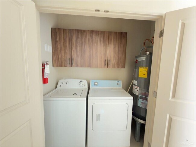 Building Photo - 15 Sabercat Ave